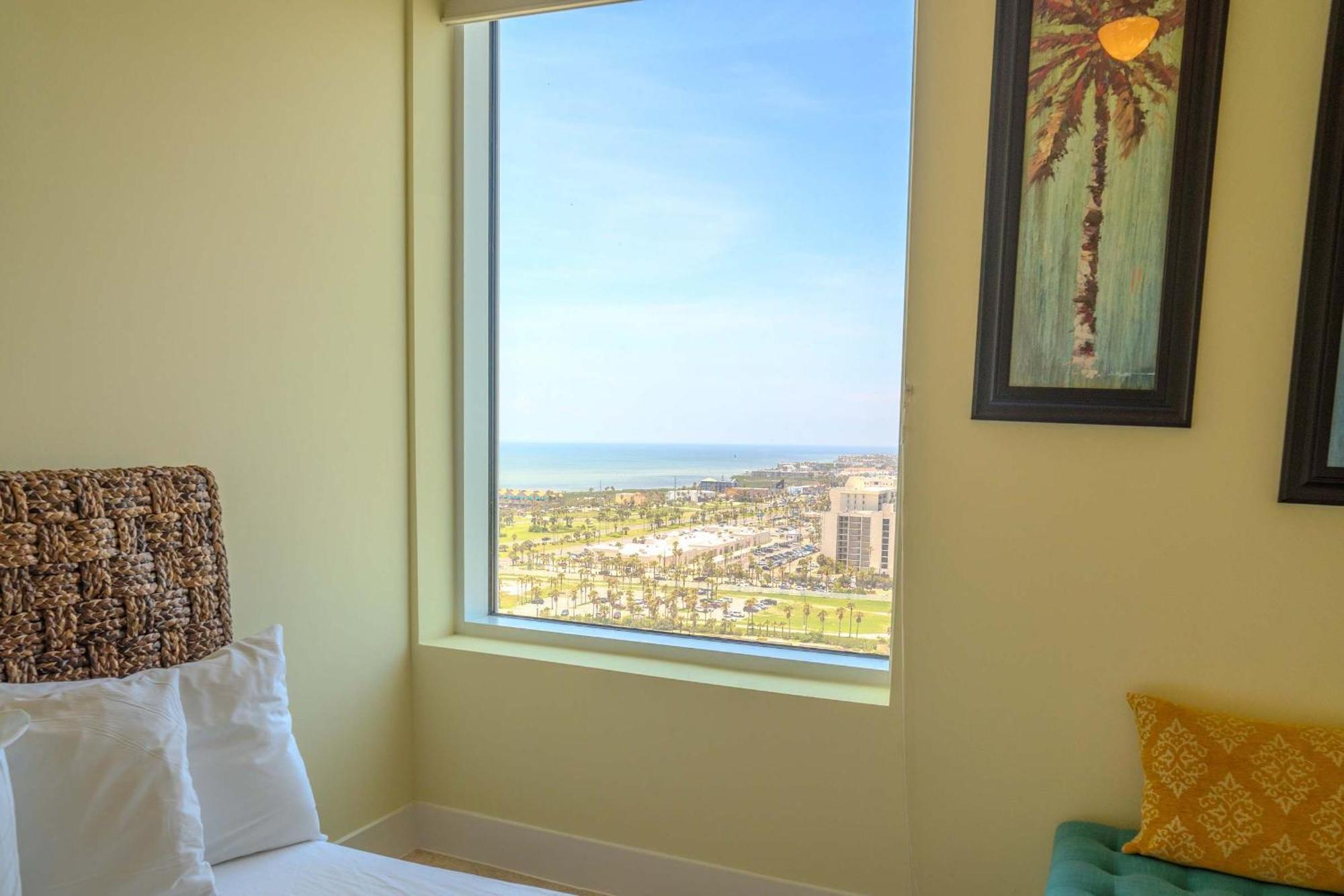 1801 Sapphire Beachfront 3 Bedroom *