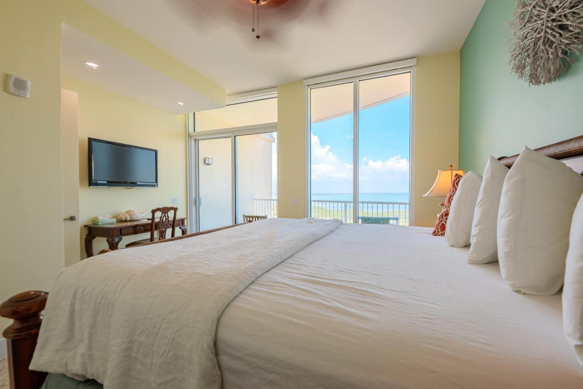1801 Sapphire Beachfront 3 Bedroom